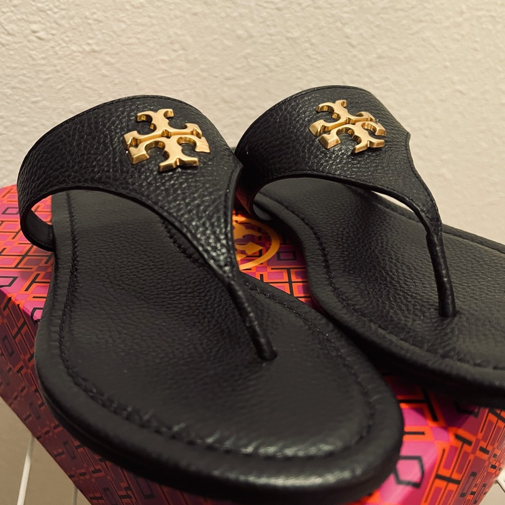 NIB Tory Burch 7.5 Everly Thong Black